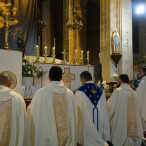 Photos : Procession et consécration de la paroisse à Marie