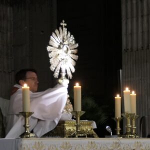 Veillée adoration : photos et enseignement du père A. Robineau