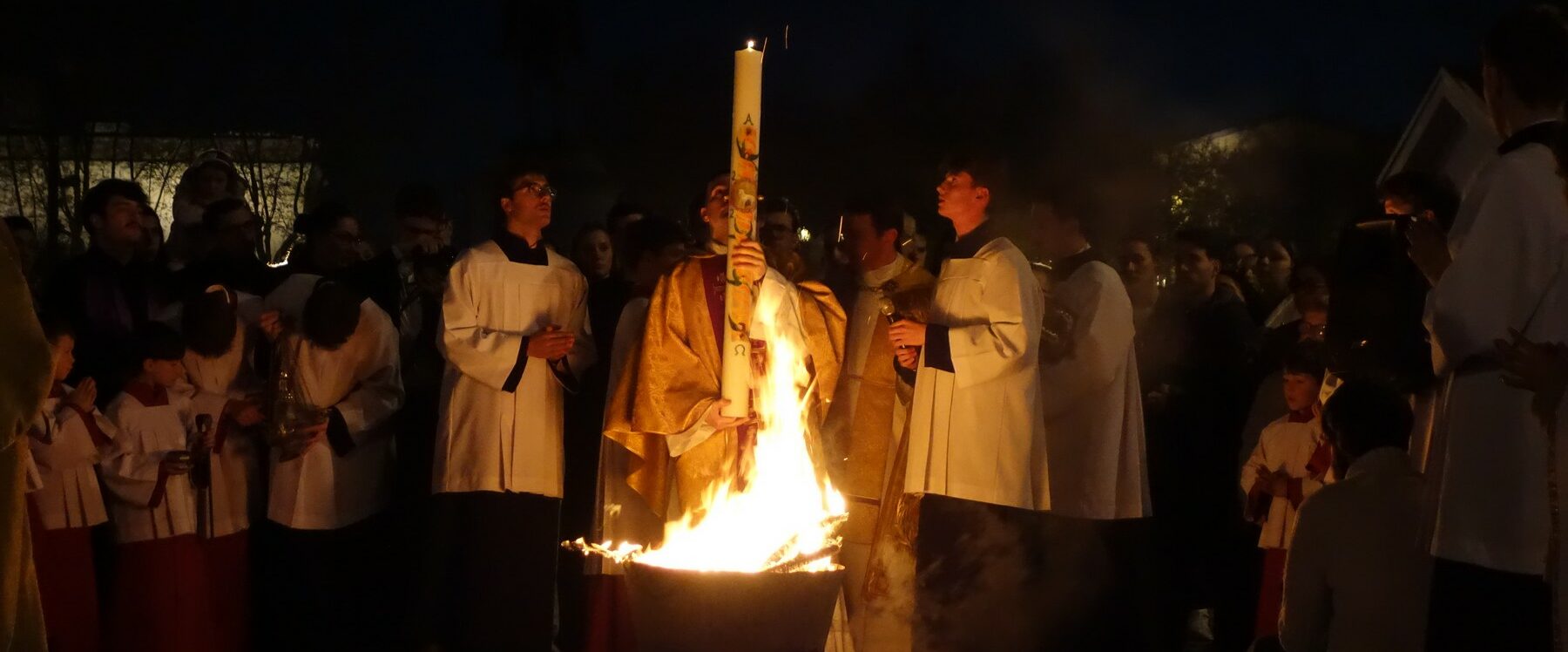 Homélies et photos/vidéos de la Veillée Pascale avec baptêmes de 11 adultes