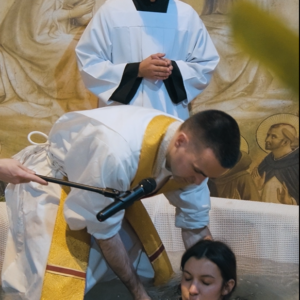 Homélie et vidéo/photos des baptêmes étudiants 2026